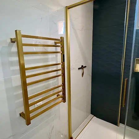 2 Chambres, Climatise, 450m De La Mer, 150m Du Centre St Aygulf *