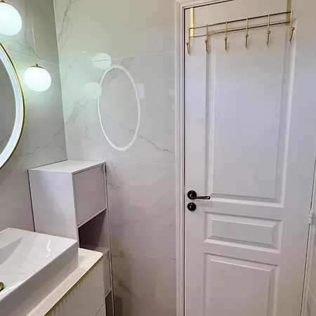 2 Chambres, Climatise, 450m De La Mer, 150m Du Centre St Aygulf *