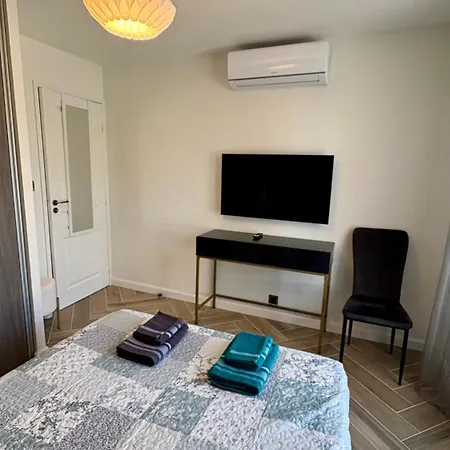 2 Chambres, Climatise, 450m De La Mer, 150m Du Centre St Aygulf Fréjus