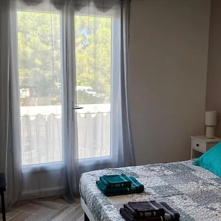 2 Chambres, Climatise, 450m De La Mer, 150m Du Centre St Aygulf Appartement